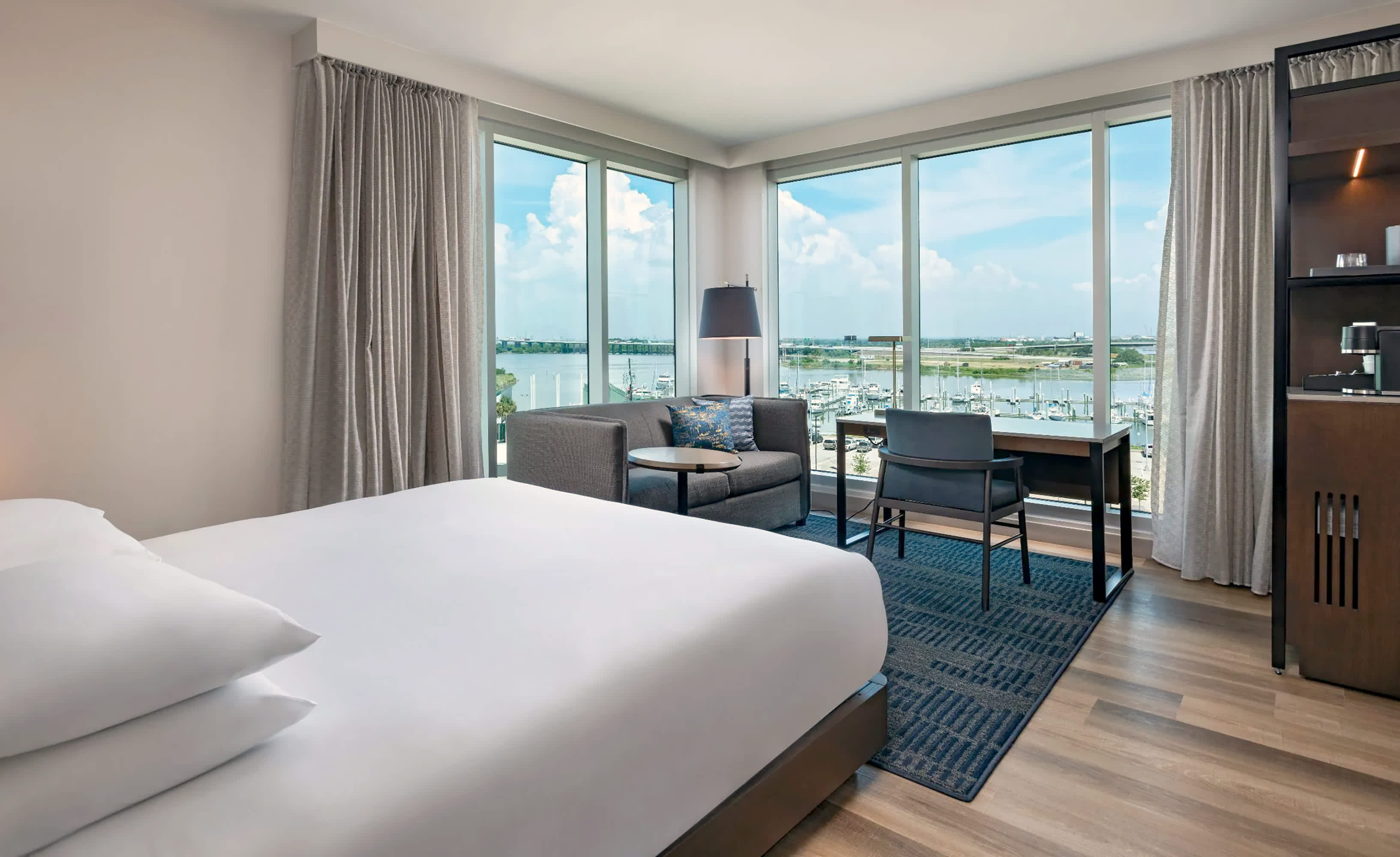 KH-HRB-P0040-King-Guest-Room-