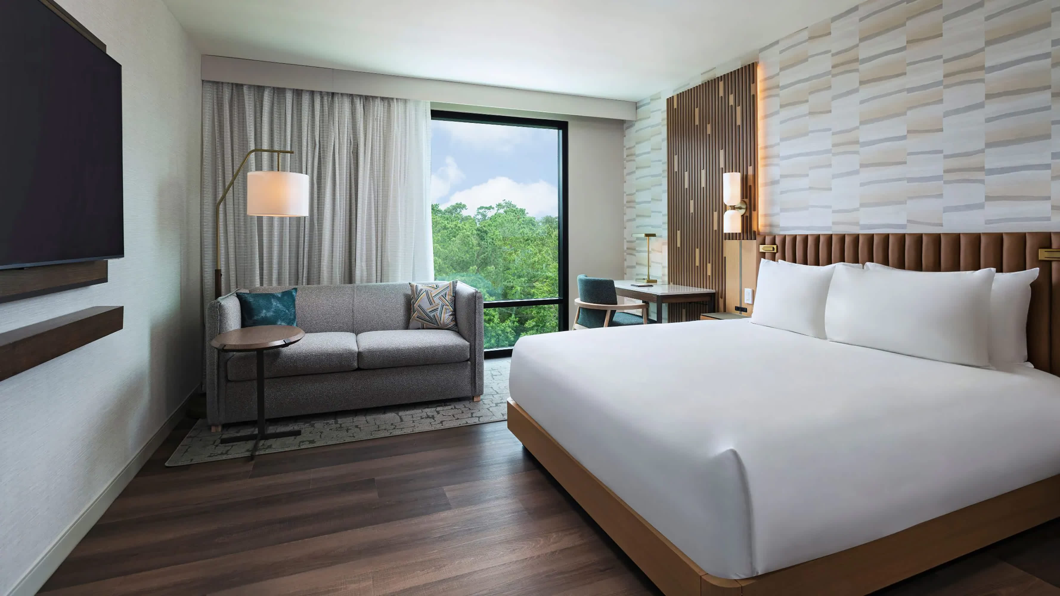 KH-HRC-P0074-King-With-Sleeper-Guest-Room