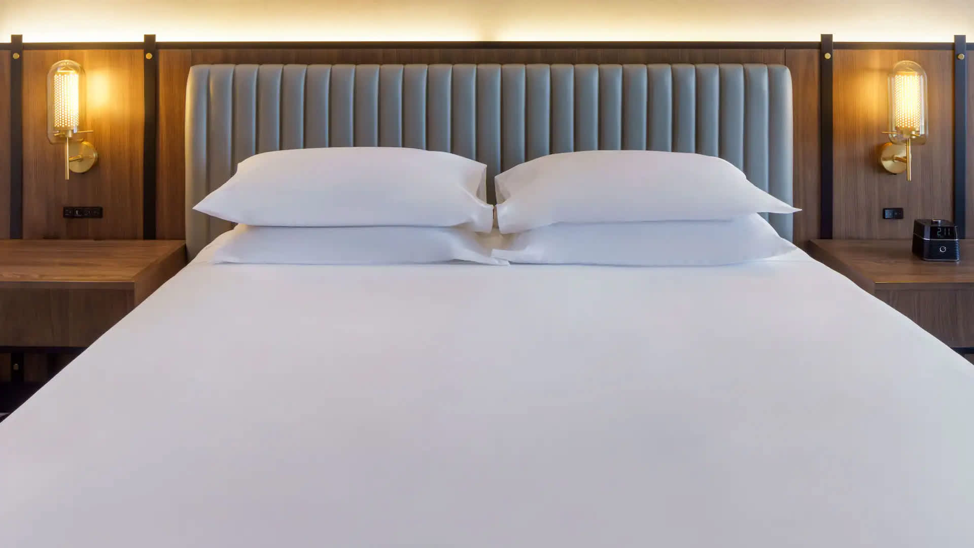 RESTO-P0335-King-Bed-Overview
