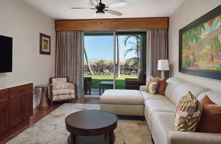 koakl-hi-res-ph1-1-2-3-bdrm-dlx-rsrt-vw-living-outward