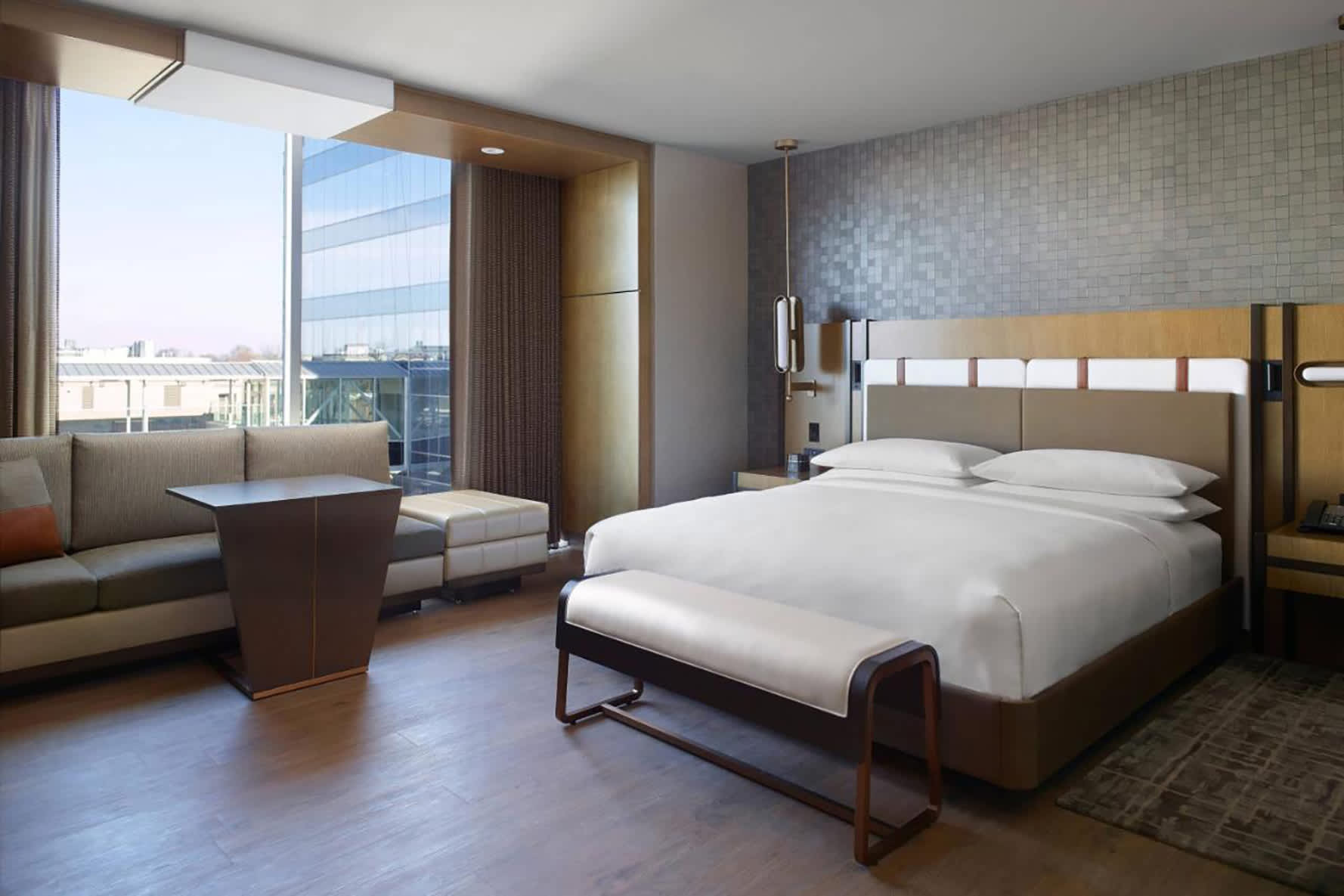 KH-LMCC-Guest-Room-King-434747339