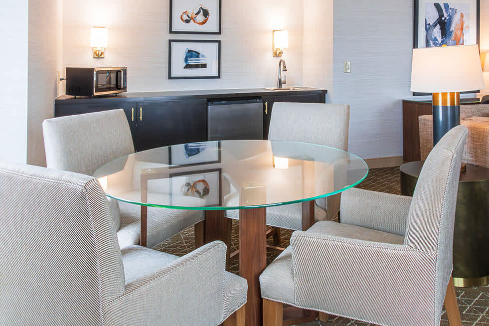 PD-PremierLivingRoom2-PhotoGallery-981x654-Hall
