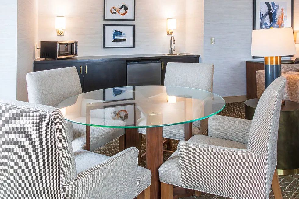 PD-PremierLivingRoom2-PhotoGallery-981x654-Hall