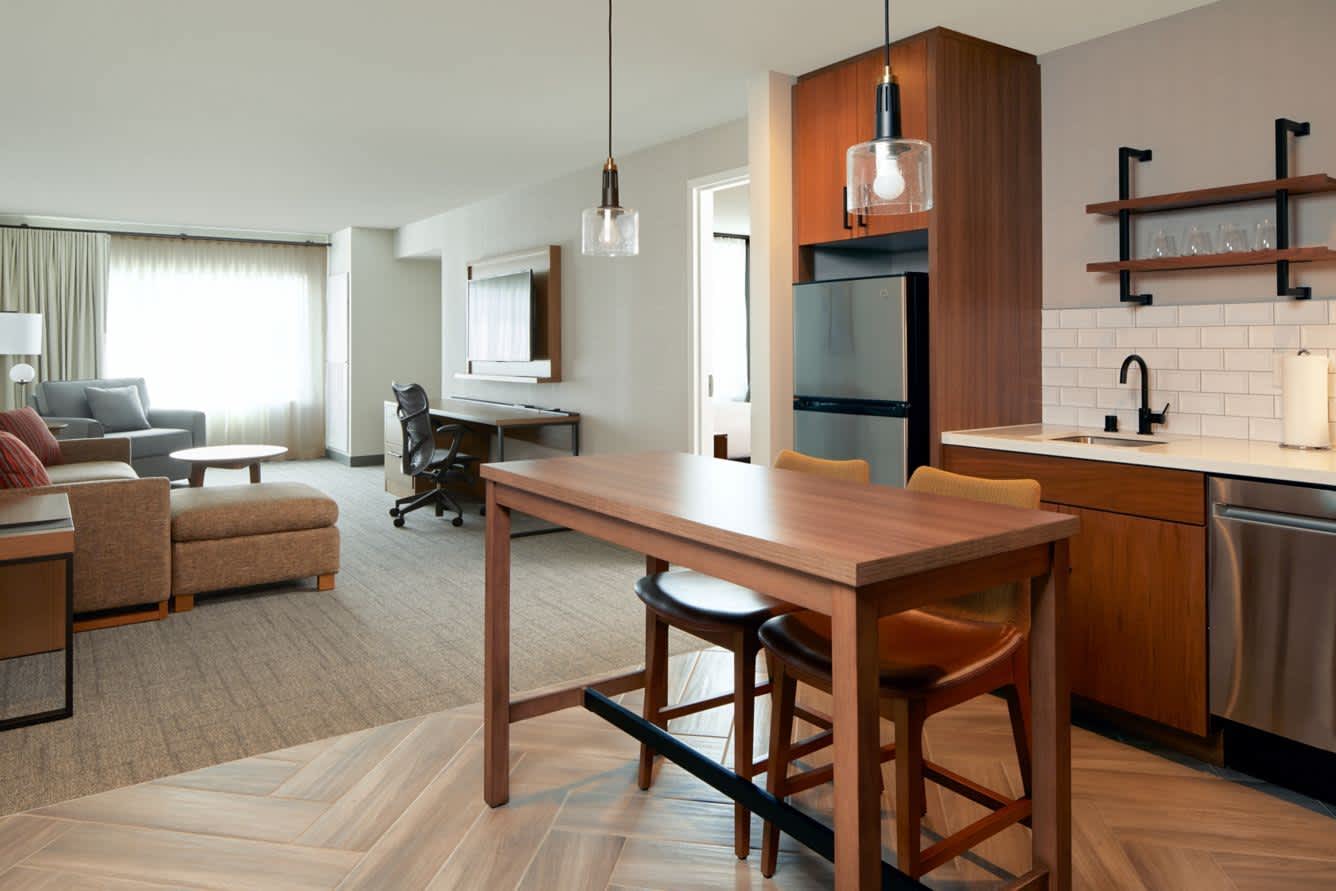 ri-sfomi-sfomi-onbt-kitchen-living-31875_Classic-Hor
