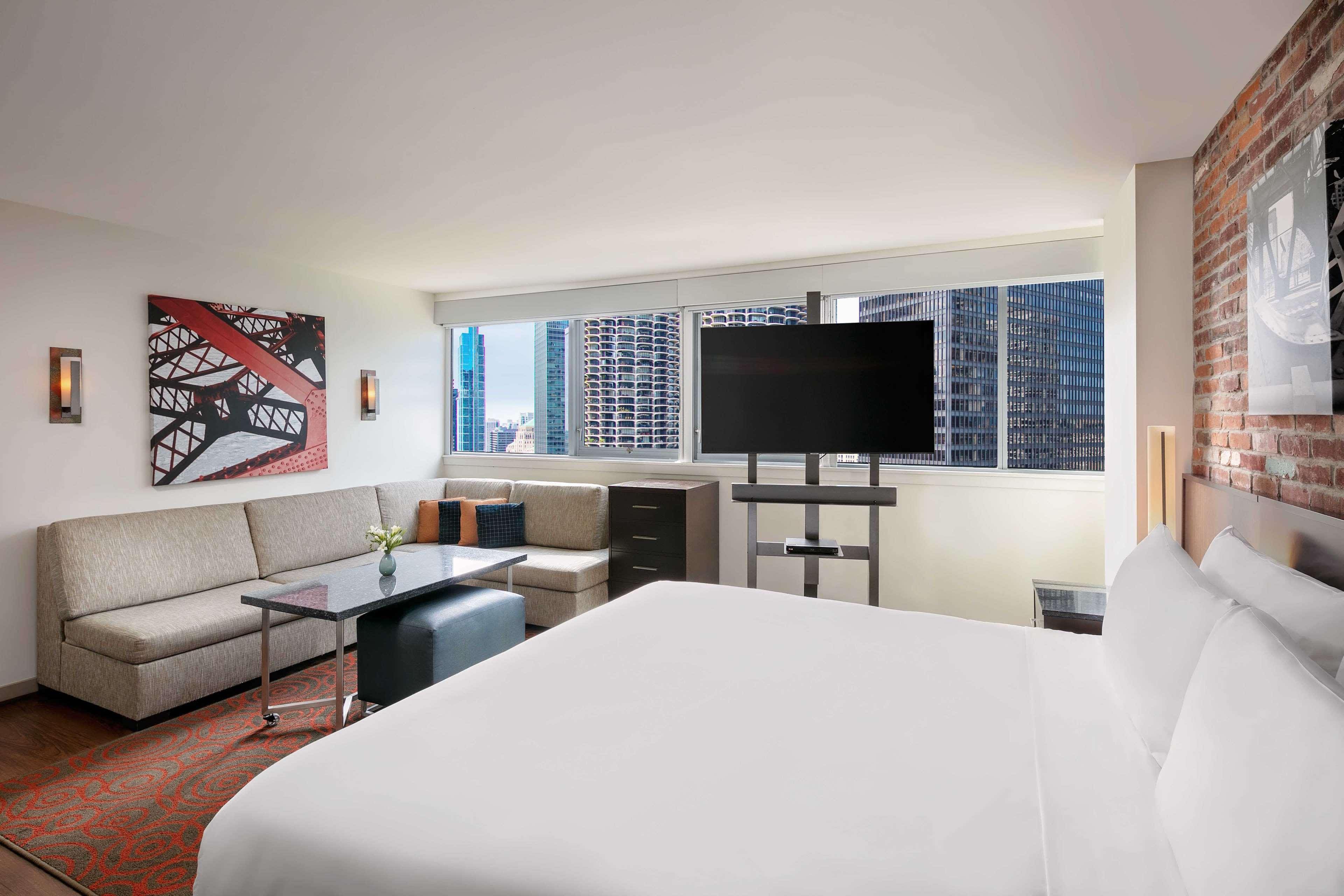 chicago-wyndham-grand-riverfront-hotel-image-20