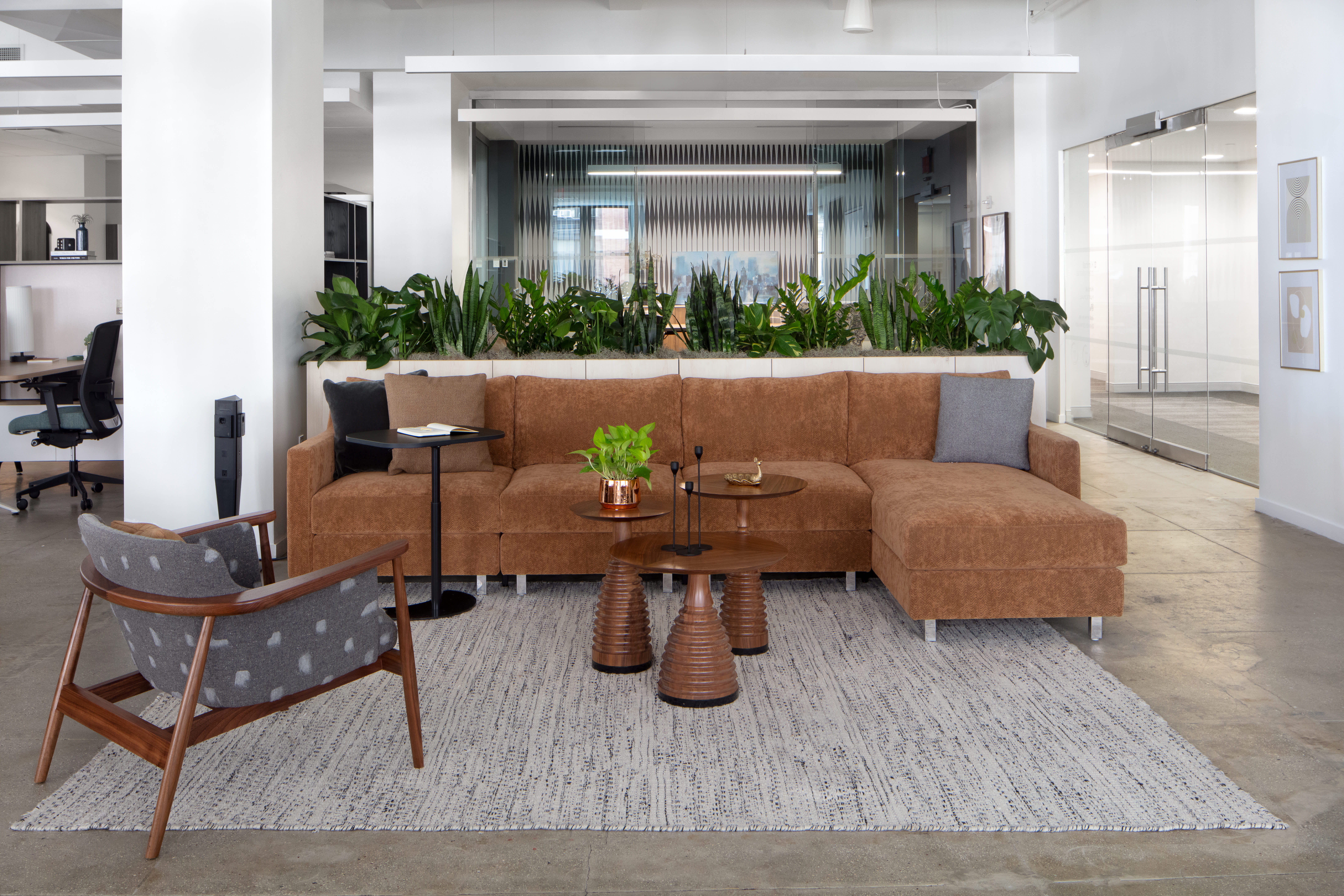 new-york-showroom-collette-hobsen-frill-mariben-toss-lounge-collaboration
