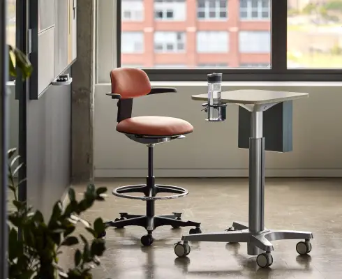 chicago-showroom-2024-zone17-rolli-aidin-perks-education-training-mobile-01-crop-gallery