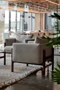 FultonShowroom_Handheld_0069