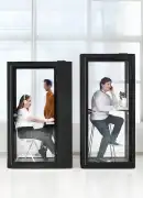Pod_Gen2_Om_Sit_Om_Stand_1_Black_03-lpr