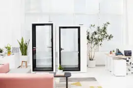 Pod_Gen2_Om_Sit_Om_Stand_PLATE_5_01-lpr
