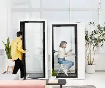 Pod_Gen2_Om_Sit_Om_Stand_5_02-lpr