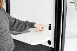 Pod_Gen2_Om_Stand_Detail_1_01-lpr