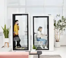 Pod_Gen2_Om_Sit_Om_Stand_5_03-lpr
