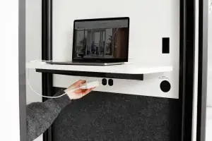 Pod_Gen2_Om_Stand_Detail_3_01-lpr