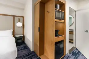 Fairfield_Guest-Room_fatok-fis-fatok-closet--21279