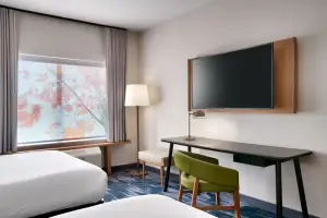 Fairfield_Guest-Room_houlg-queen-guest-room-11837
