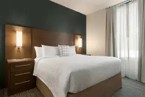 Residence-Inn_Guest-Room_1b999837