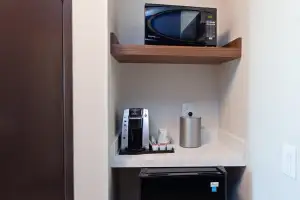 HIE_Guest-Room-airport-los-angeles-Microwave-Shelf-26