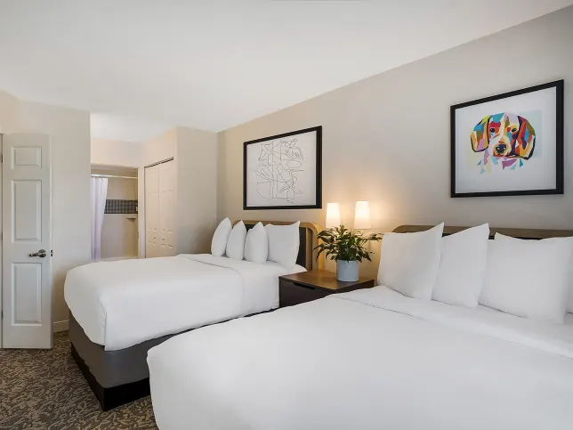 Sonesta_ES_denversouth-parkmeadows_guestroom_onebedroomsuite_2double_4