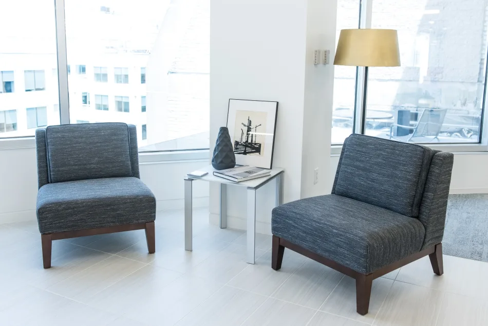 Showrooms/Washington D.C/Kimball/Washington-DC_Showroom_Pose_2