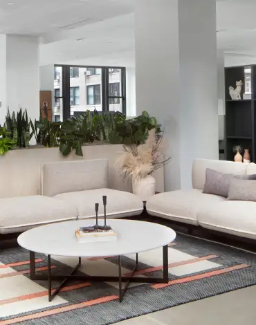 new-york-showroom-daymora-toss-everyspace-collaborate-lounge