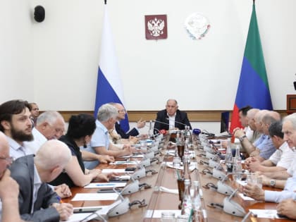 Абдулмуслим Абдулмуслимов встретился с представителями общественных советов при органах исполнительной власти Дагестана