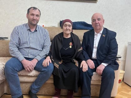 Власти Хасавюртовского района с выездом в поселения вручают Юбилейные медали « 80 лет Победы» ветеранам – труженикам тыла