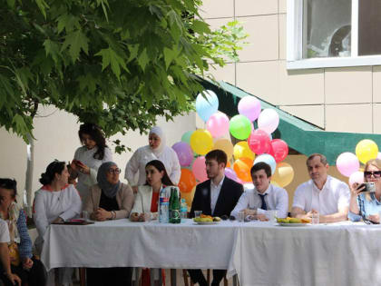Депутат Изи Алиев поздравил пациентов детского санатория