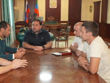 Глава Хасавюртовского района встретился с участником СВО