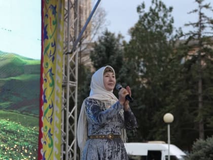 Лайла Имамирзаева представила Казбековский район на Межрегиональном фестивале в Махачкале