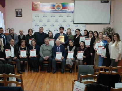 Отличившихся руководителей столичных школ отметили в Управлении образования