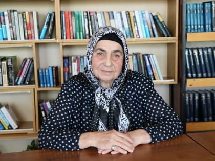 Амирова Салихат рассказала о своём 45-летнем стаже в библиотечном деле среди односельчан