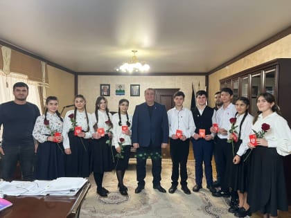 В День Конституции РФ школьники из Дербентского района получили первые паспорта