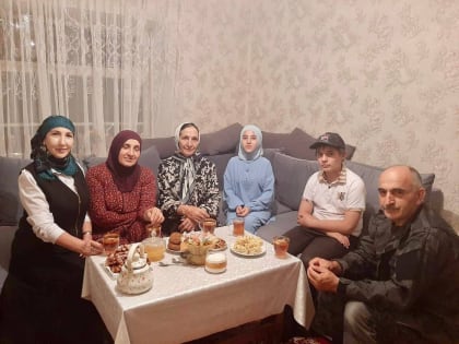 В рамках проекта «России славные сыны!» культработники с.Алмак навестили семью участника СВО