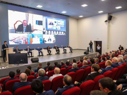 Мавсум Рагимов принял участие в Конференции по теме предупреждения незаконного использования земельных участков и строительства в Дагестане