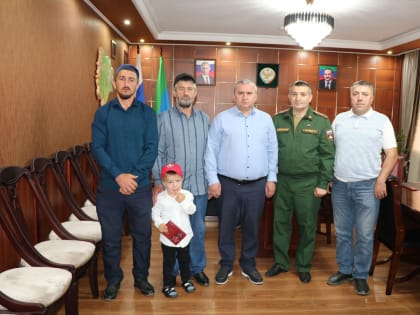 В Казбековском районе «Орден Мужества» передали семье посмертно награжденного сержанта Джанаева Хабиба Абдулаевича