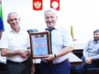 Галип Галипов поздравил Гаджихму Гимбатова с юбилеем