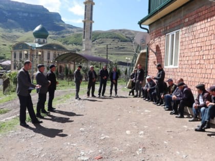 Встреча с жителями сел Каракюре и Новое Каракюре по вопросам контрактной военной службы в Вооруженных силах России