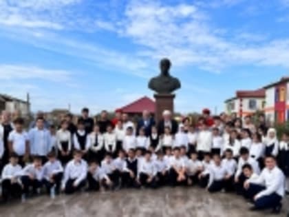 В Новолакском районе почтили память Героя России Дмитрия Серкова