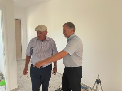 Депутат Мухтарпаша Умаханов провел мониторинг капремонта школ Казбековского района