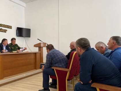 Вопросы контрактной службы и призывной комиссии обсудили в администрации района