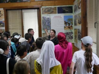 Для детей участников СВО устроили накануне Дня защиты детей экскурсионную программу на бархан Сарихум