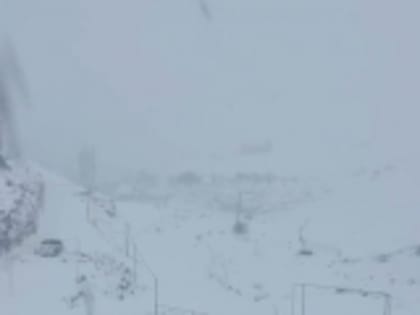 Администрация Гумбетовского района призывает не ехать через Харибский и Буцрахский перевалы в связи со снежней бурей