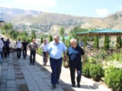 Вице-спикер НС РД Сайгидахмед Ахмедов и глава Гумбета Галип Галипов посетили ЦРБ Гумбетовского района