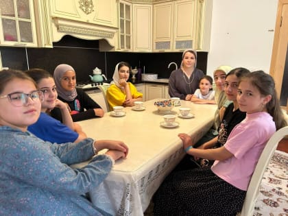 Гунийские активисты «Движения первых» встретились с предпринимателем в рамках проекта «Бизнес-завтрак»