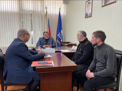 Депутат Госдумы Сайгидпаша Умаханов провел личный прием граждан