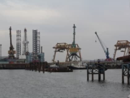Морпорт Махачкалы возобновил приемку танкеров после очистки дна нефтяной гавани
