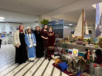 Педагоги допобразования ДДТ Казбековского района приняли участие на Новогодней выставке-ярмарке «Ёлка желаний»  &nbsp;