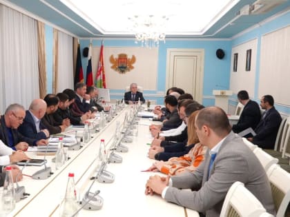 Повышение качества предоставления услуг ЖКХ и взаимодействия ресонабжающих организаций обсудили в мэрии Махачкалы