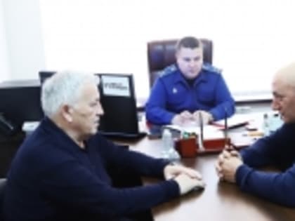 Прокурор Махачкалинской межрайонной природоохранной прокуратуры провёл выездной приём граждан в Гумбете